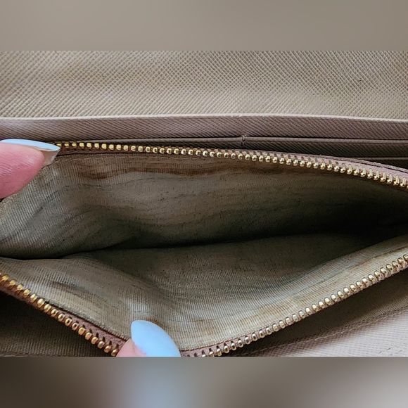 Prada Wallet - Picture 6 of 9